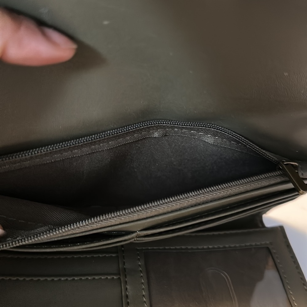 Universal Thread Women’s Tri-Fold Snap Close Wall… - image 8